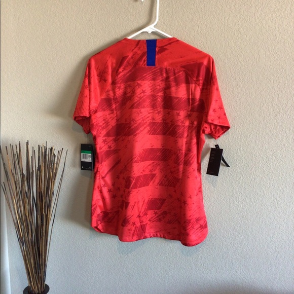 Nike USA women’s soccer Jersey exclusive product. - Picture 4 of 7